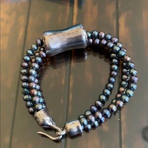 Black pearl and silver bracelet